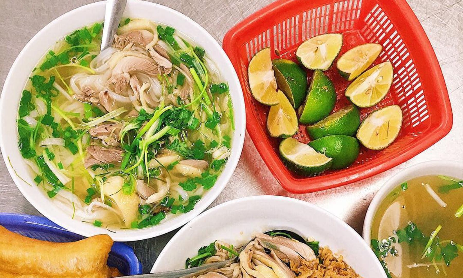 【フォーランキング 1位】 フォー・ガー・グエットにて鶏肉フォーをお召し上がりください